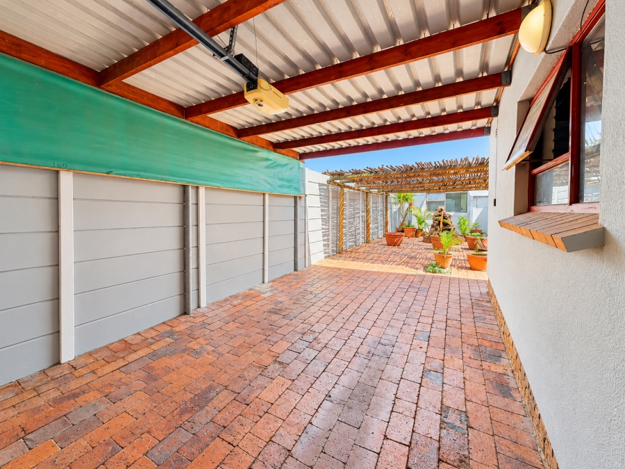 4 Bedroom Property for Sale in Bothasig Western Cape